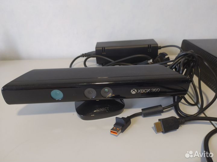 Microsoft Xbox 360 + kinect + 4 диска + коробка
