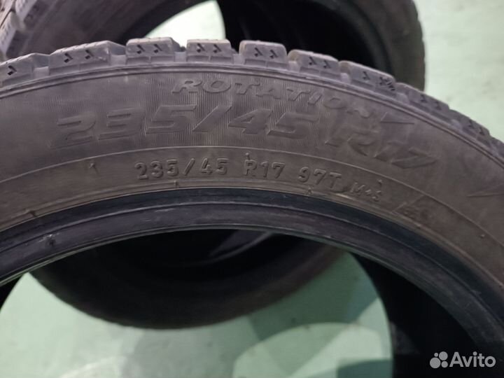 Pirelli Ice Zero 235/45 R17
