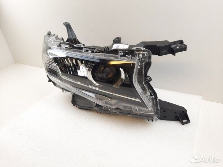 Фара правая Toyota Land Cruiser Prado 150