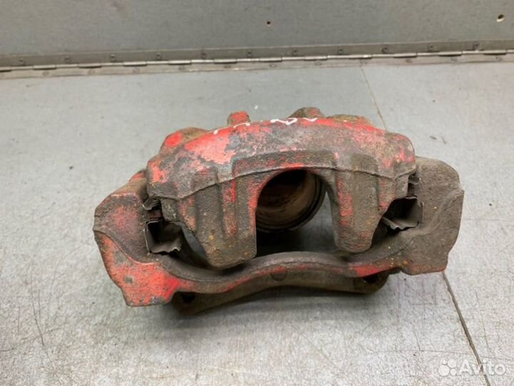 Суппорт передний правый Toyota Avensis T250