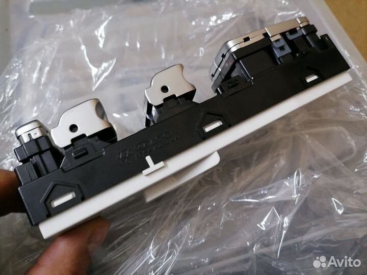 Блок кнопок стеклоподъемников Genesis G70