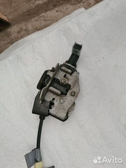 Замок багажника Land Rover Discovery 3 2.7 TDI