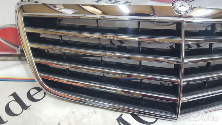 Решетка капота на Mercedes-Benz W211