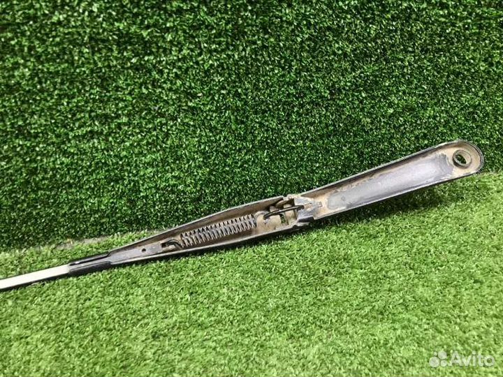 Поводок стеклоочистителя передний левый Ford Focus