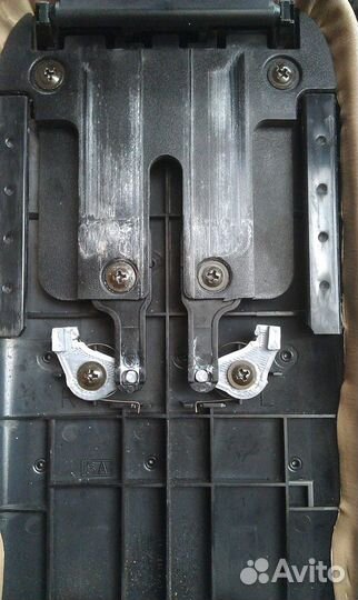 Фиксаторы подлокотника Subaru Forester SG