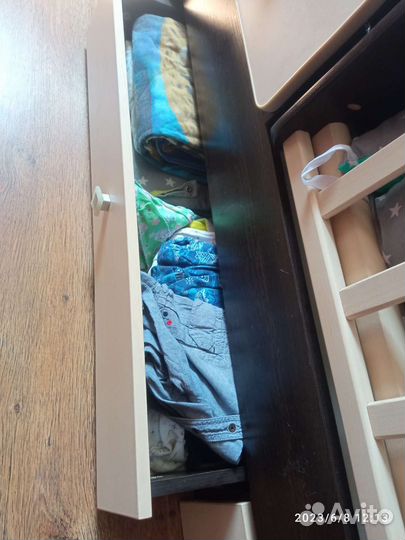 Детская кроватка с маятником и ящиком