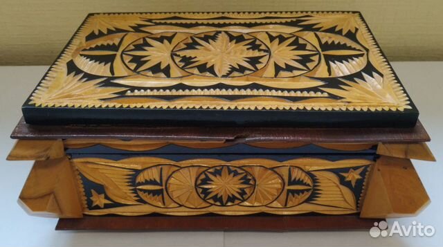 Шкатулка деревянная резная
