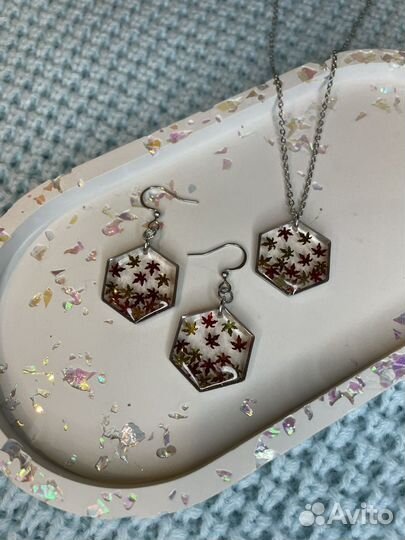 Комплект украшений из смолы