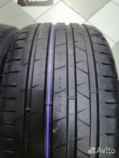 Nokian Tyres Hakka Black 2 245/40 R20 и 275/35 R20 100Y