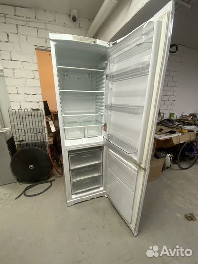 Холодильник Hotpoint Ariston