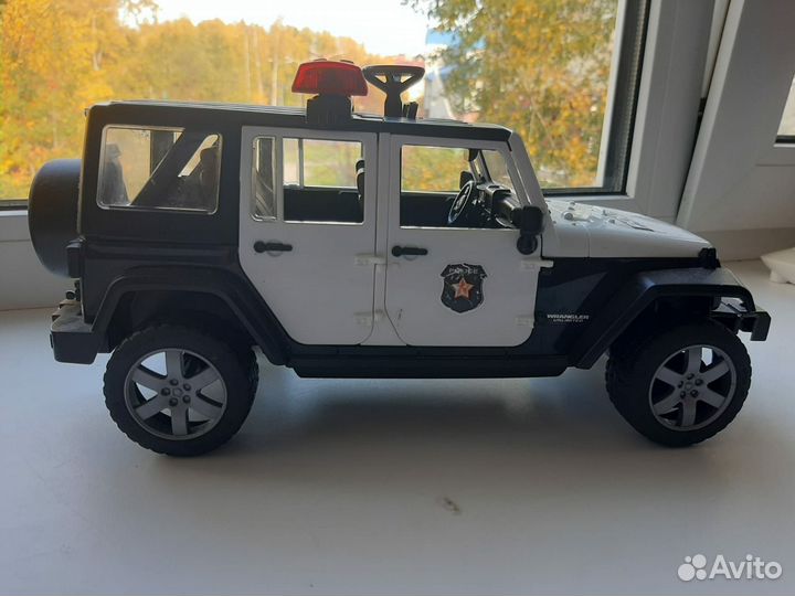 Полицейская машина Bruder