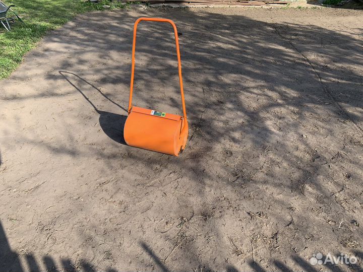 Каток для газона