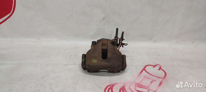 Суппорт тормозной правый Audi A6 VW Passat B5