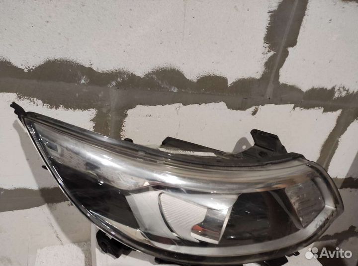 Фара правая битая Kia RIO 3