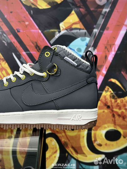 Кроссовки весенние