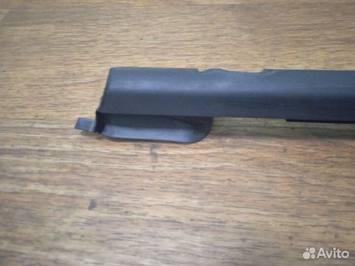 Молдинг стекла двери задний левый Volkswagen Polo