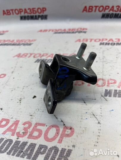 Петля двери верхняя задняя правая Mitsubishi