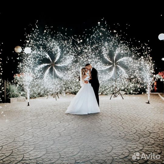 Холодные фонтаны, фейерверк, салют для свадьбы