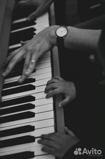 Учитель музыки (фортепиано и синтезатор)