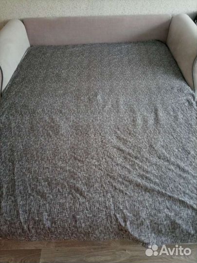 Продам две натяжные простыни