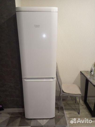 Холодильник hotpoint ariston бу