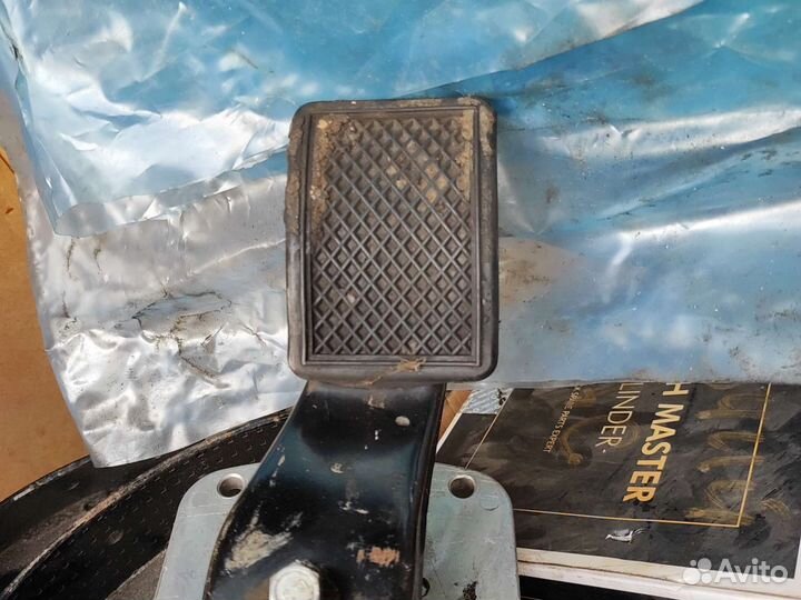 Кран тормозной с педалью камаз