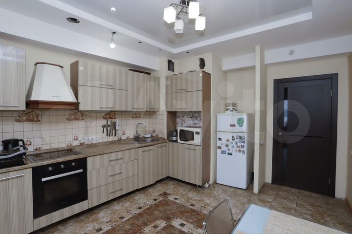 3-к. квартира, 87 м², 8/9 эт.