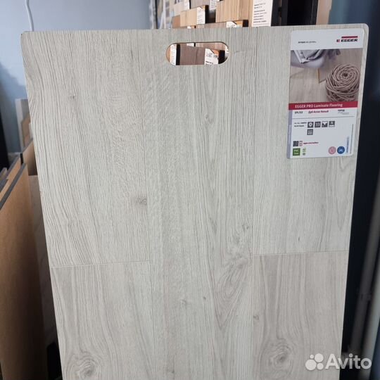 Ламинат 10 мм Дуб Азгил белый