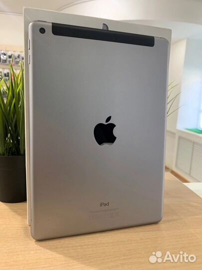 Apple iPad 2017 Cell 32gb Space gray