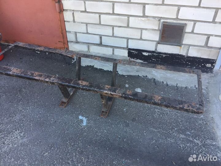 Основание для сиденья в микроавтобус