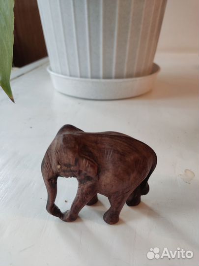 Слоник из красного дерева Индия