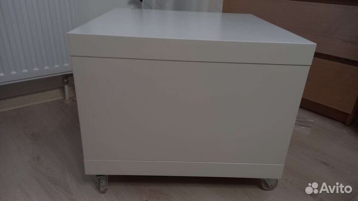 Журнальный столик IKEA белый