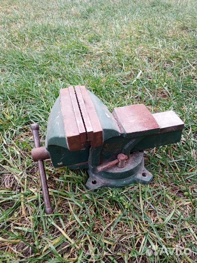 Тиски слесарные