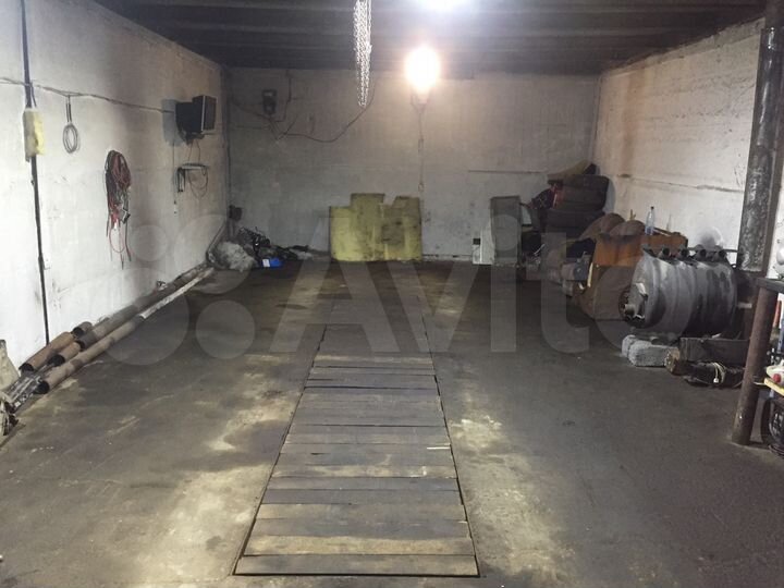 Гараж, > 30 м²