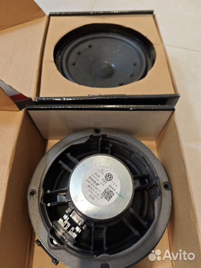 Колонки оригинальные на Jetta 6