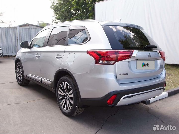 Mitsubishi Outlander 2.0 CVT, 2022