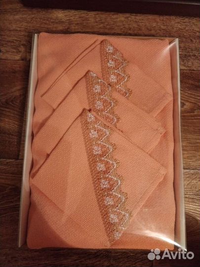 Скатерть новая 225*140 + 8шт. салфеток