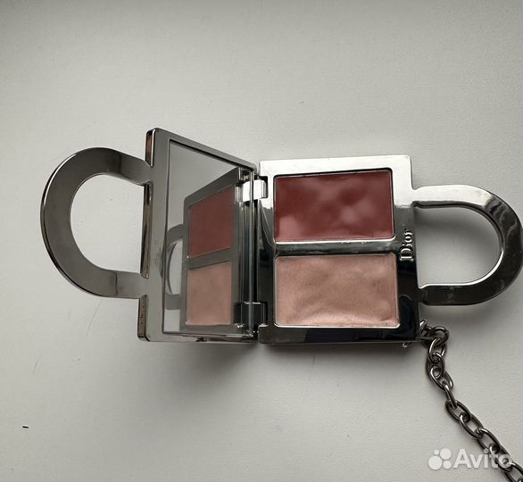 Dior брелок блеск хайлайтер 002