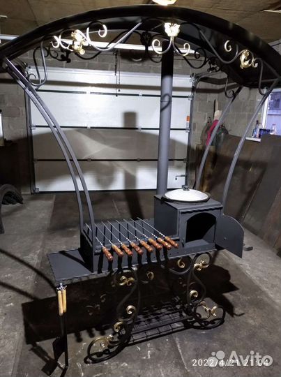 Мангал кованный с крышей