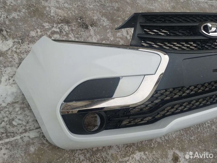 Передний бампер Лада хрей. Цвет Ледниковый 221