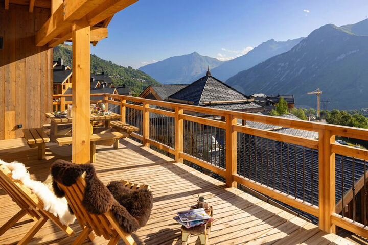 Коттедж 198 м² на участке 2 сот.