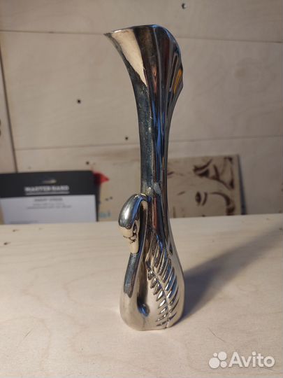 Никелированная ваза на один цветок