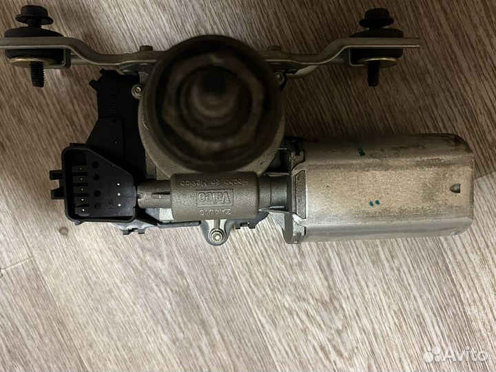 Моторчик стеклоочистителя jeep lybrty kj