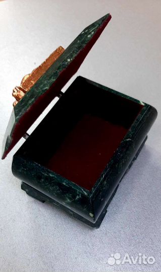 Шкатулка из змеевика