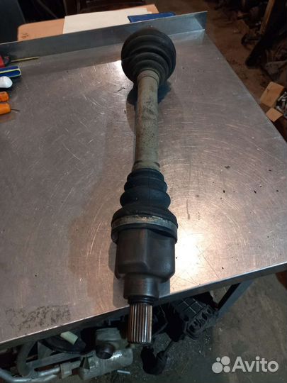 Передний привод левый Peugeot 307