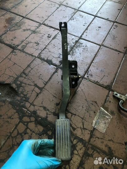 Педаль газа Hyundai Sonata седан G4GC 6B647634