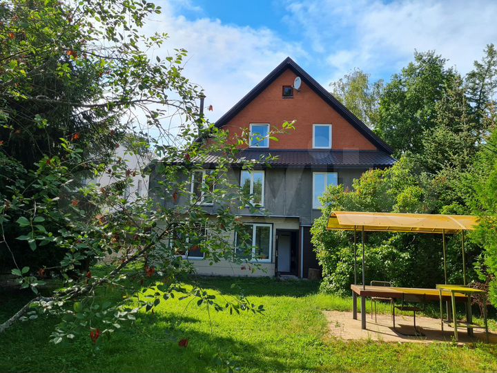 Дом 324 м² на участке 8,2 сот.