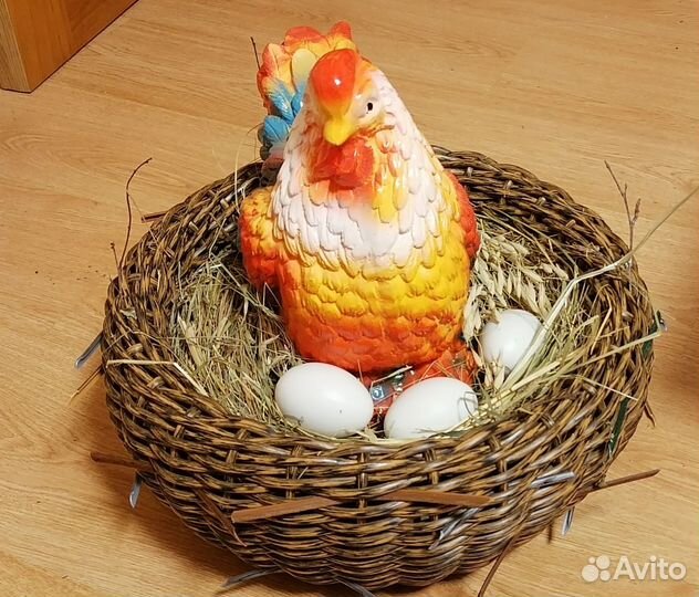 Курица в гнезде