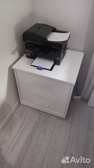 Компьютерный стол с тумбой