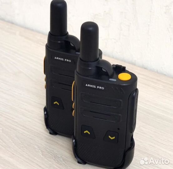 Рация-радиостанция в комплекте с наушниками